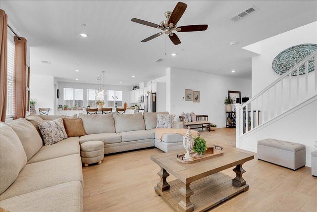 119 NE Riverway Drive, Visalia, CA 93291