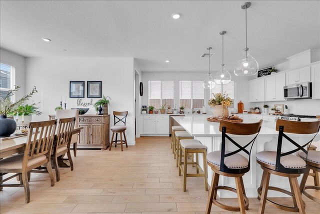 119 NE Riverway Drive, Visalia, CA 93291