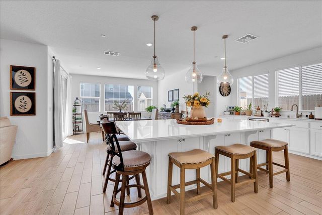 119 NE Riverway Drive, Visalia, CA 93291