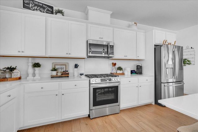 119 NE Riverway Drive, Visalia, CA 93291