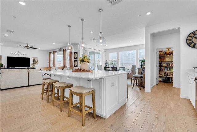 119 NE Riverway Drive, Visalia, CA 93291