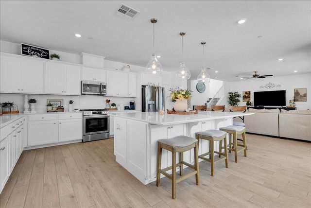 119 NE Riverway Drive, Visalia, CA 93291