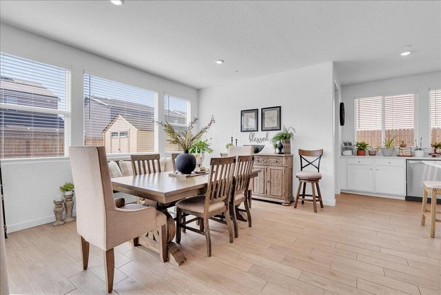 119 NE Riverway Drive, Visalia, CA 93291