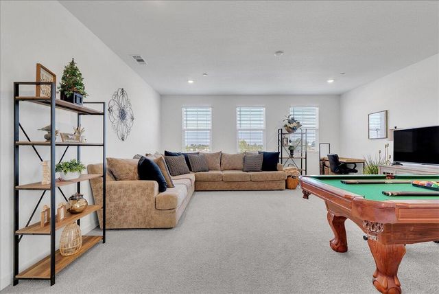 119 NE Riverway Drive, Visalia, CA 93291