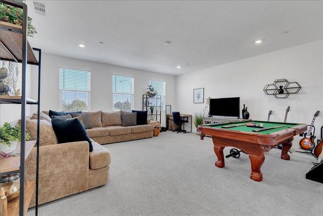 119 NE Riverway Drive, Visalia, CA 93291