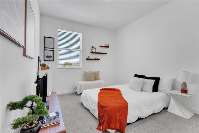 119 NE Riverway Drive, Visalia, CA 93291