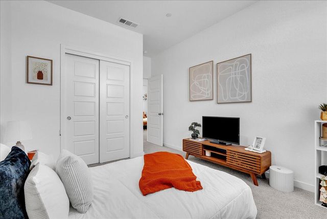 119 NE Riverway Drive, Visalia, CA 93291