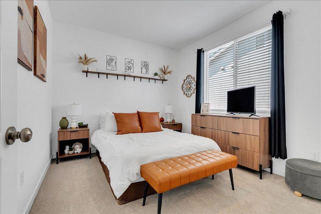 119 NE Riverway Drive, Visalia, CA 93291