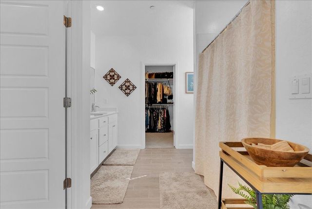 119 NE Riverway Drive, Visalia, CA 93291