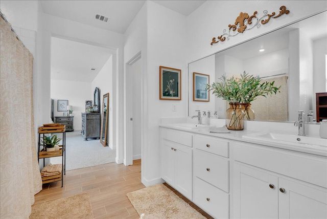 119 NE Riverway Drive, Visalia, CA 93291