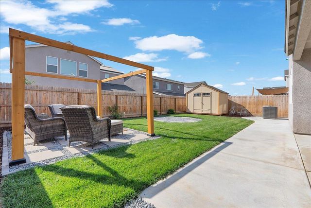 119 NE Riverway Drive, Visalia, CA 93291