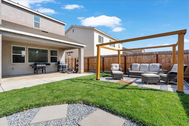 119 NE Riverway Drive, Visalia, CA 93291