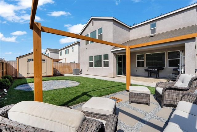 119 NE Riverway Drive, Visalia, CA 93291