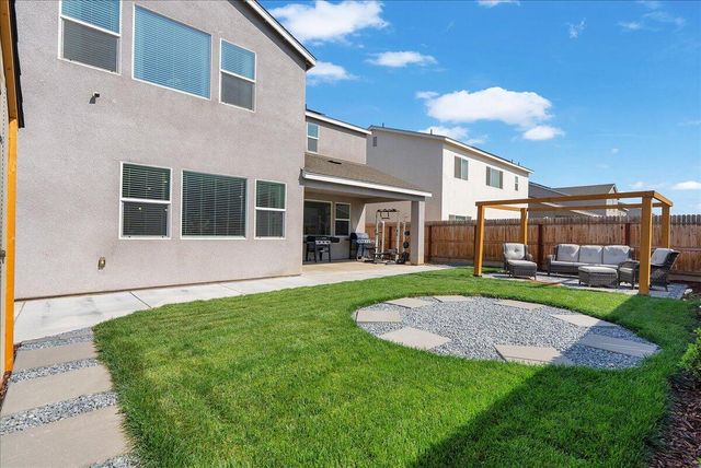 119 NE Riverway Drive, Visalia, CA 93291