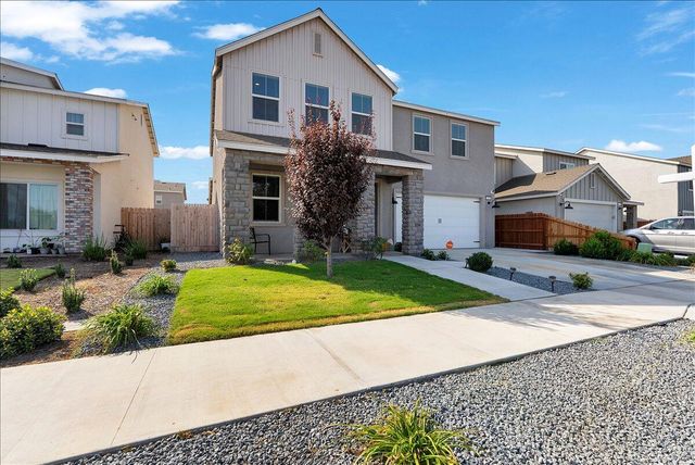 119 NE Riverway Drive, Visalia, CA 93291