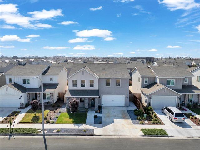 119 NE Riverway Drive, Visalia, CA 93291