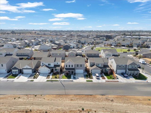 119 NE Riverway Drive, Visalia, CA 93291