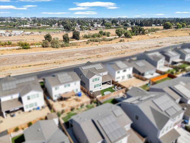 119 NE Riverway Drive, Visalia, CA 93291