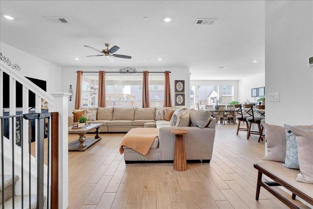 119 NE Riverway Drive, Visalia, CA 93291