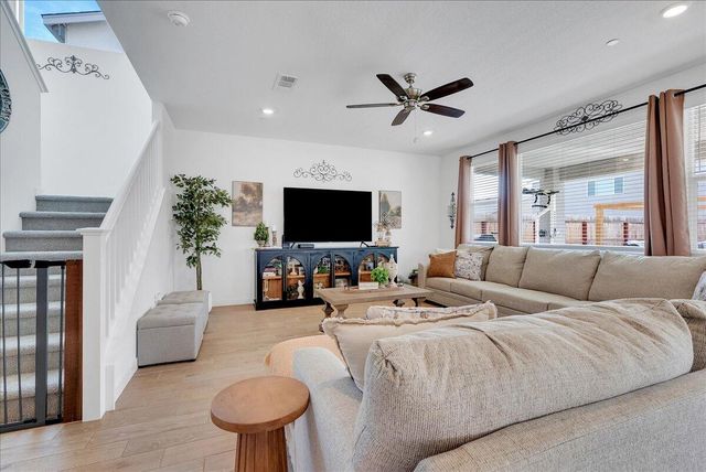 119 NE Riverway Drive, Visalia, CA 93291