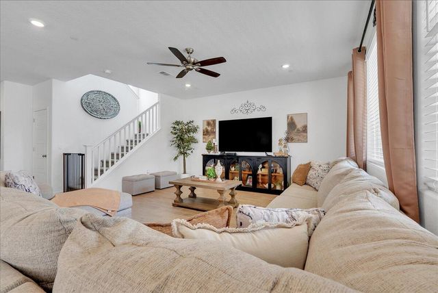 119 NE Riverway Drive, Visalia, CA 93291