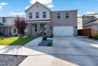 119 NE Riverway Drive, Visalia, CA 93291