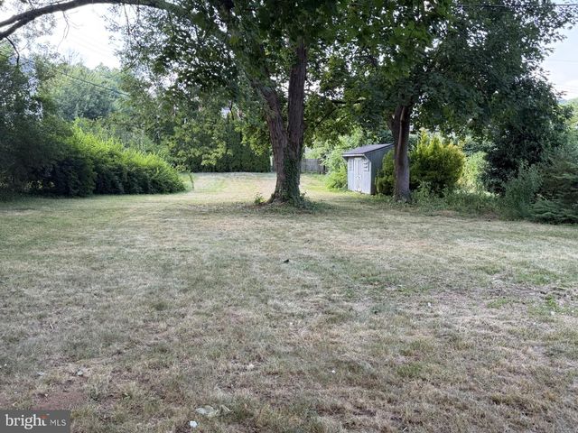 3807 N SYLVAN DR, York, PA 17402