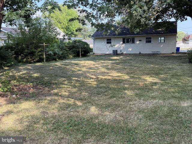 3807 N SYLVAN DR, York, PA 17402