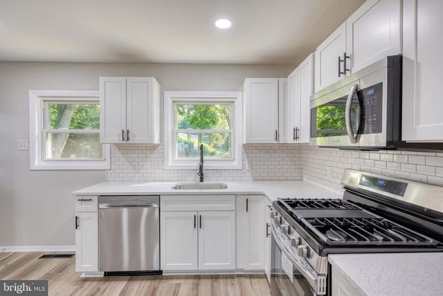 3807 N SYLVAN DR, York, PA 17402