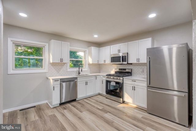 3807 N SYLVAN DR, York, PA 17402