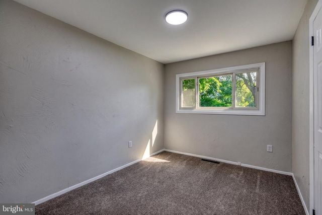 3807 N SYLVAN DR, York, PA 17402
