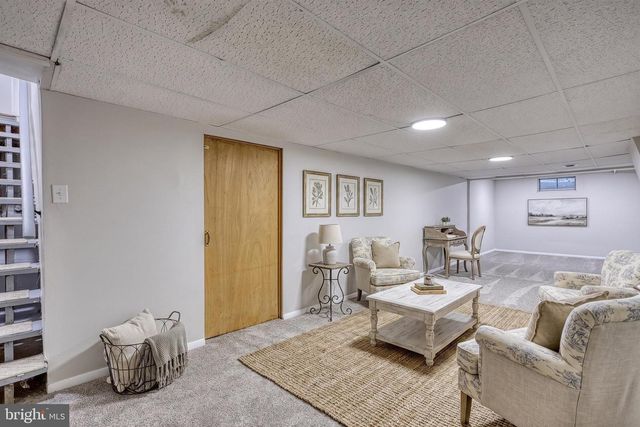 3807 N SYLVAN DR, York, PA 17402