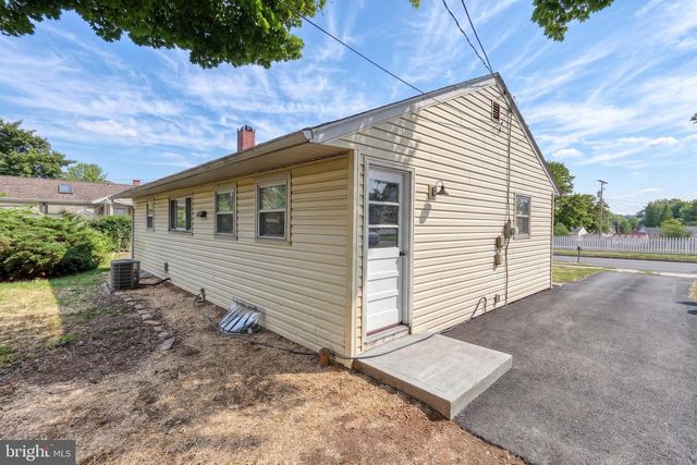 3807 N SYLVAN DR, York, PA 17402