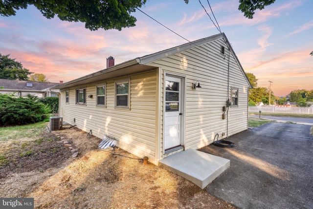 3807 N SYLVAN DR, York, PA 17402
