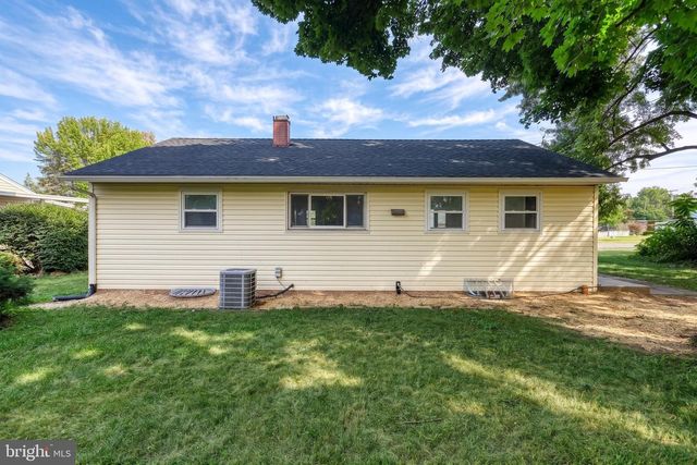 3807 N SYLVAN DR, York, PA 17402