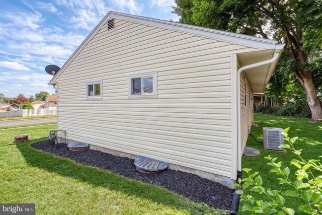 3807 N SYLVAN DR, York, PA 17402