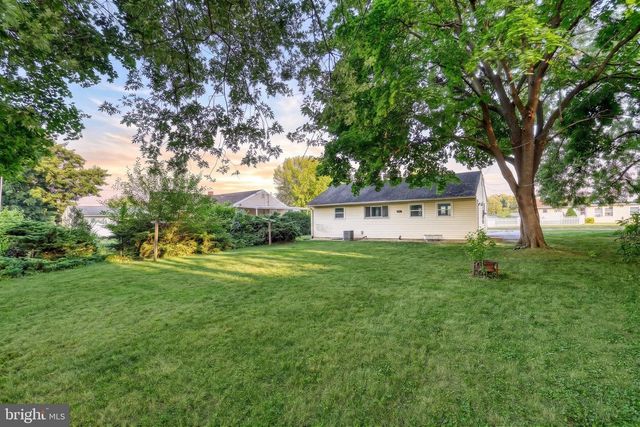 3807 N SYLVAN DR, York, PA 17402