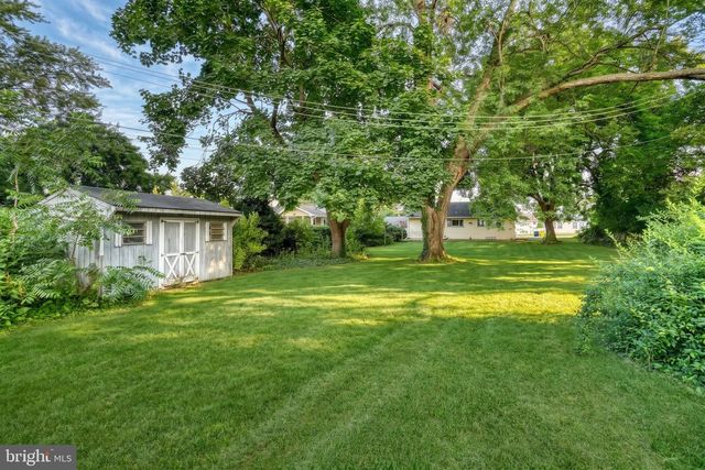 3807 N SYLVAN DR, York, PA 17402