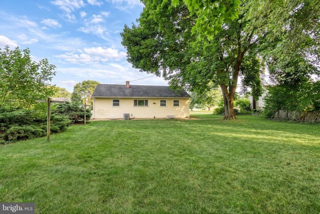 3807 N SYLVAN DR, York, PA 17402