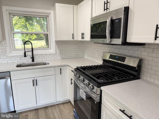 3807 N SYLVAN DR, York, PA 17402