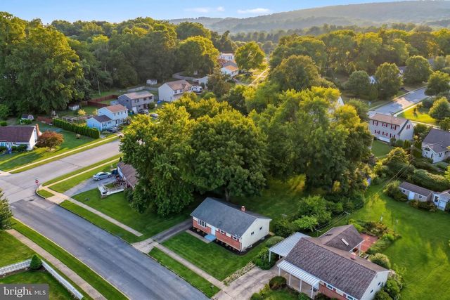 3807 N SYLVAN DR, York, PA 17402