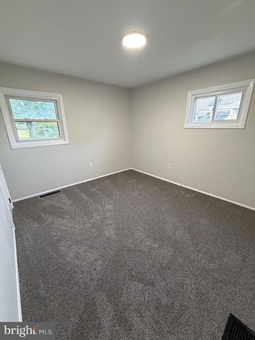 3807 N SYLVAN DR, York, PA 17402