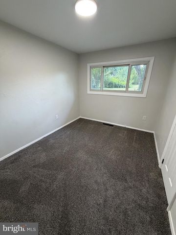 3807 N SYLVAN DR, York, PA 17402