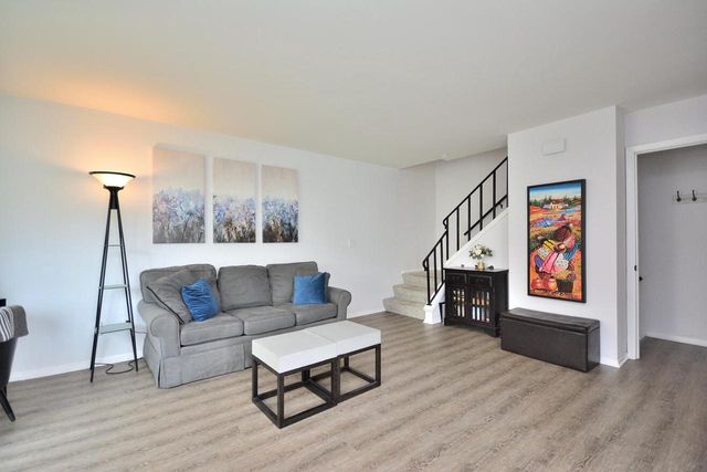 N115W16877 El Camino DRIVE, Germantown, WI 53022