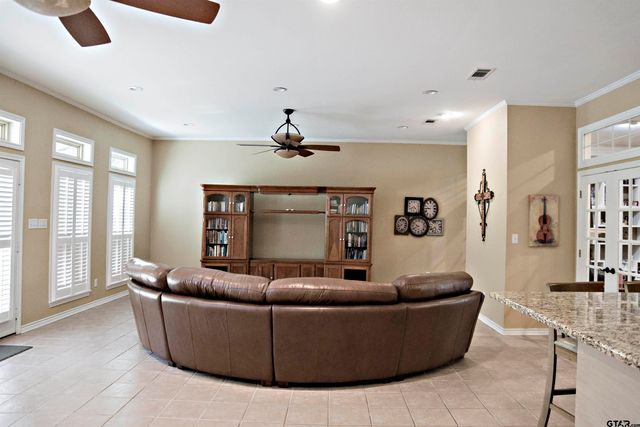 111 LONNIE DR., Athens, TX 75751