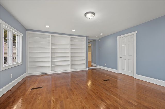 51 Graham Avenue, Warwick, RI 02889