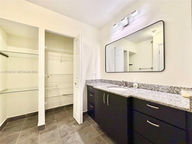 20515 E Country Club Dr 1642, Aventura, FL 33180