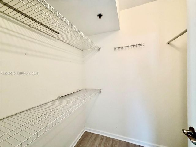 20515 E Country Club Dr 1642, Aventura, FL 33180