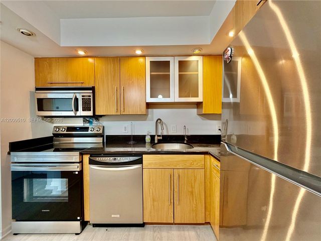 20515 E Country Club Dr 1642, Aventura, FL 33180