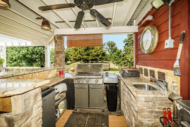 520 County Road 1144, Eureka Springs, AR 72632